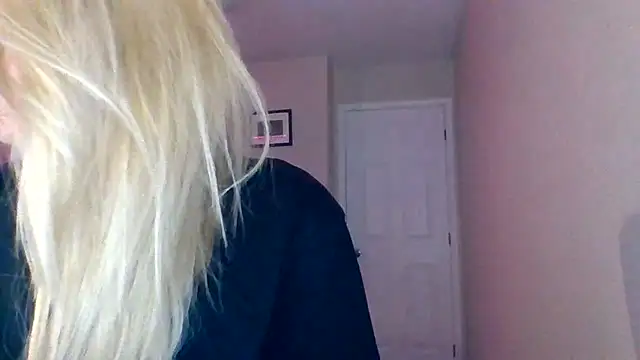 HappyIva online show from October 26, 2025, 2:23 am