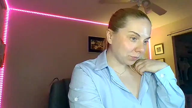 HappyIva online show from December 5, 2025, 12:54 am