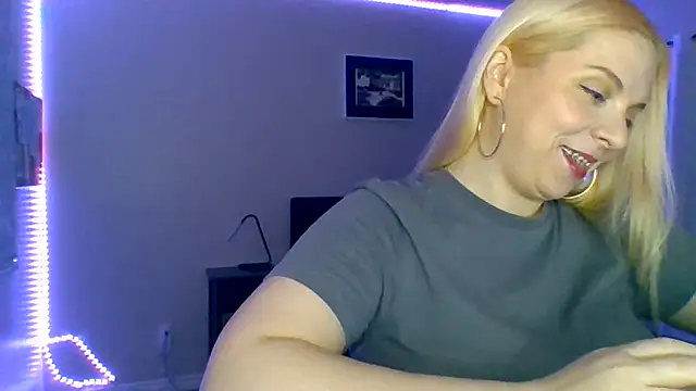 HappyIva online show from December 16, 2025, 3:05 pm