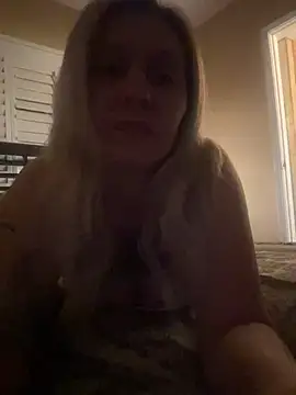 Snapshot of sunnyymonnay chatting on April 5, 2026, 10:11 am sunnyymonnay online show from April 5, 2026, 10:11 am