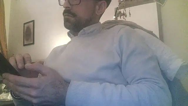 Snapshot of Patrickhound chatting on November 26, 2025, 1:38 am Patrickhound online show from November 26, 2025, 1:38 am