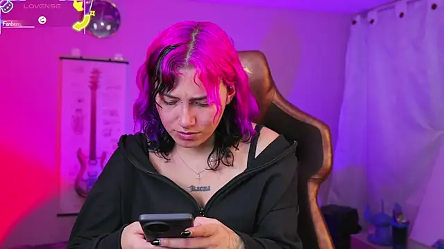 Snapshot of _zephyr_ chatting on October 2, 2025, 3:43 am zephyr online show from October 2, 2025, 3:43 am