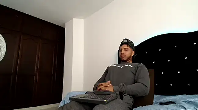 Snapshot of ryann_bigcock_ chatting on January 23, 2025, 2:28 pm ryann bigcock online show from January 23, 2025, 2:28 pm