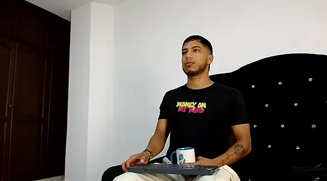 Snapshot of ryann_bigcock_ chatting on January 15, 2025, 11:32 am ryann bigcock online show from January 15, 2025, 11:32 am