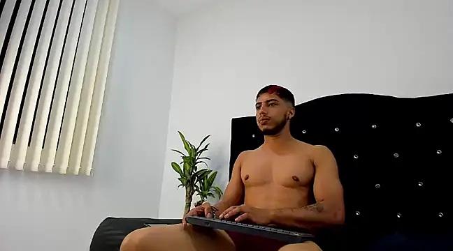 Snapshot of ryann_bigcock_ chatting on February 1, 2025, 2:58 am ryann bigcock online show from February 1, 2025, 2:58 am