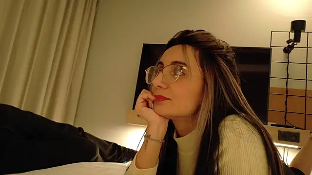 Snapshot of incredible-couple chatting on November 29, 2025, 11:05 pm incredible-couple online show from November 29, 2025, 11:05 pm