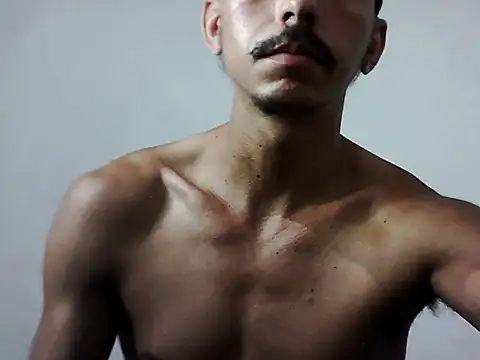 Snapshot of MagrinhoSaradoo chatting on November 13, 2025, 12:58 am MagrinhoSaradoo online show from November 13, 2025, 12:58 am