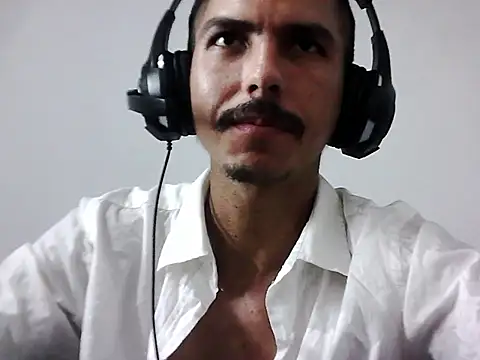 Snapshot of MagrinhoSaradoo chatting on November 2, 2025, 11:10 pm MagrinhoSaradoo online show from November 2, 2025, 11:10 pm