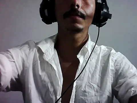 Snapshot of MagrinhoSaradoo chatting on November 2, 2025, 12:37 am MagrinhoSaradoo online show from November 2, 2025, 12:37 am