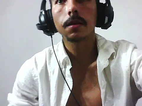 Snapshot of MagrinhoSaradoo chatting on November 11, 2025, 11:38 am MagrinhoSaradoo online show from November 11, 2025, 11:38 am