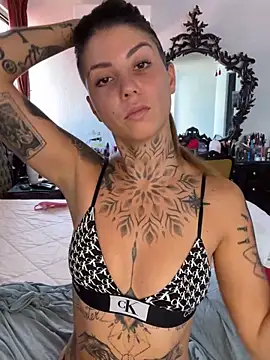 Izy cute  online show from September 10, 2025, 6:18 pm