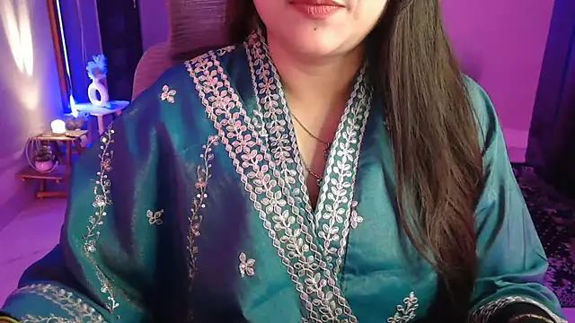 Snapshot of Mitikaa chatting on November 7, 2025, 1:59 pm Mitikaa online show from November 7, 2025, 1:59 pm