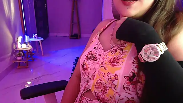 Snapshot of Mitikaa chatting on October 26, 2025, 2:28 pm Mitikaa online show from October 26, 2025, 2:28 pm