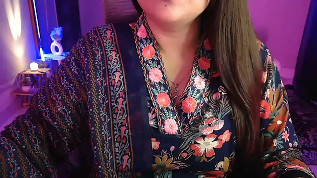 Snapshot of Mitikaa chatting on November 24, 2025, 2:17 pm Mitikaa online show from November 24, 2025, 2:17 pm