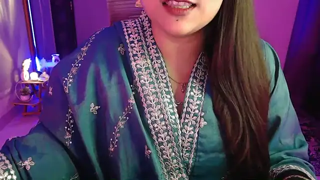 Snapshot of Mitikaa chatting on October 23, 2025, 2:38 pm Mitikaa online show from October 23, 2025, 2:38 pm