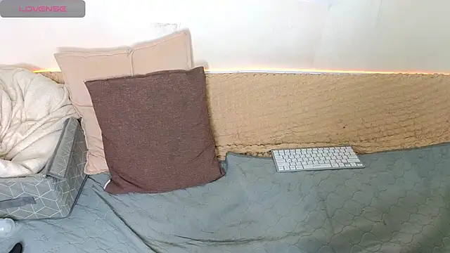 emilytrays online show from February 3, 2026, 2:53 am