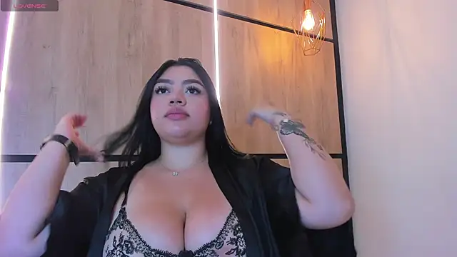 ashlyn parker online show from November 21, 2025, 8:08 pm