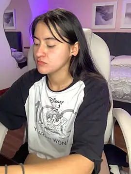 Camila pinkk online show from March 6, 2025, 5:22 pm