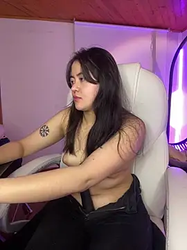 Camila pinkk online show from March 20, 2026, 1:56 pm