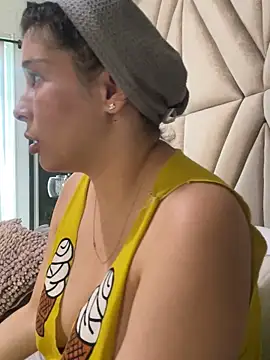 MilaRux online show from November 7, 2025, 7:29 pm