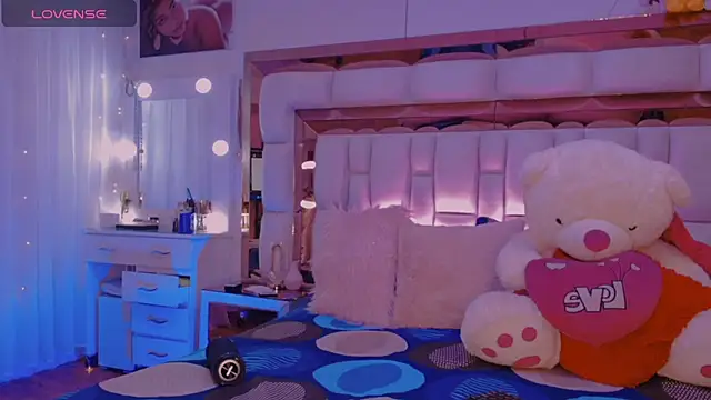 Aliana Ross online show from November 14, 2025, 7:34 am