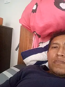 Snapshot of Elpeque_x40 chatting on January 17, 2025, 6:33 pm Elpeque x40 online show from January 17, 2025, 6:33 pm