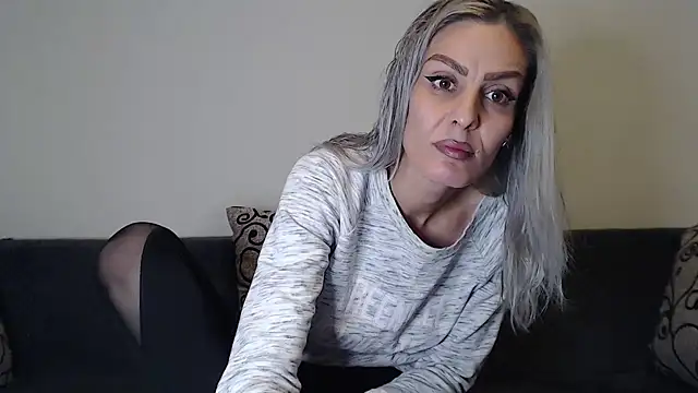 AshlineKatte online show from October 16, 2025, 5:10 pm