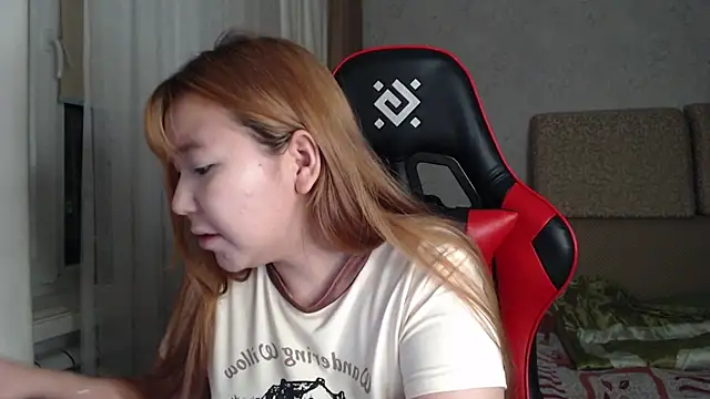 Snapshot of AnnaLightt chatting on February 12, 2025, 4:33 pm AnnaLightt online show from February 12, 2025, 4:33 pm