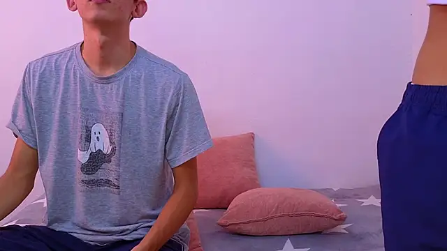 Snapshot of Ana_and_Leo chatting on February 10, 2025, 3:21 pm Ana and Leo online show from February 10, 2025, 3:21 pm