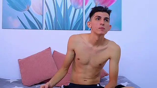 Snapshot of Ana_and_Leo chatting on March 5, 2025, 12:33 pm Ana and Leo online show from March 5, 2025, 12:33 pm