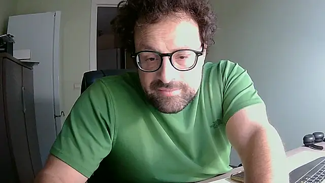 Snapshot of littlehairyman chatting on October 20, 2025, 6:59 am littlehairyman online show from October 20, 2025, 6:59 am