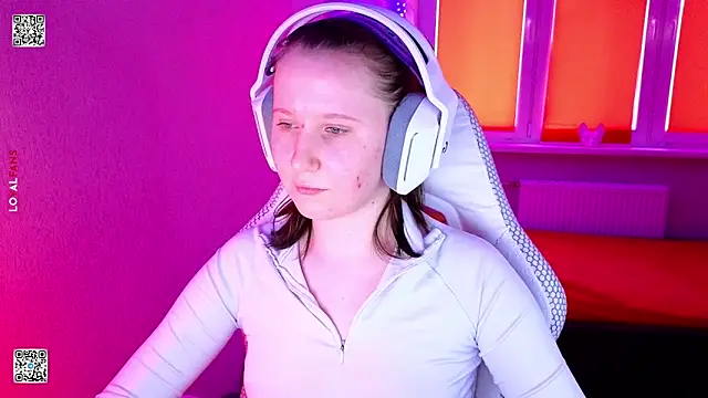 Snapshot of mon_lola chatting on February 5, 2026, 8:21 am mon lola online show from February 5, 2026, 8:21 am