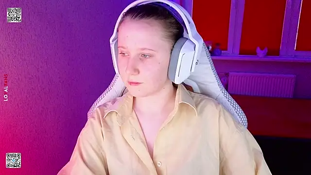 mon lola online show from March 16, 2026, 2:32 pm