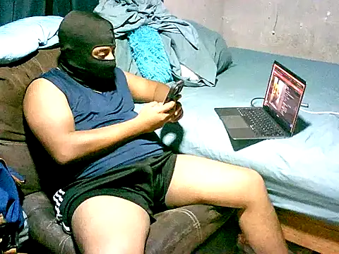 Snapshot of SergCarMX1 chatting on June 18, 2026, 4:11 am SergCarMX1 online show from June 18, 2026, 4:11 am