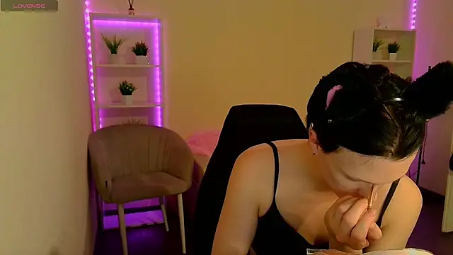 DianaRadrigo online show from January 22, 2025, 12:17 pm