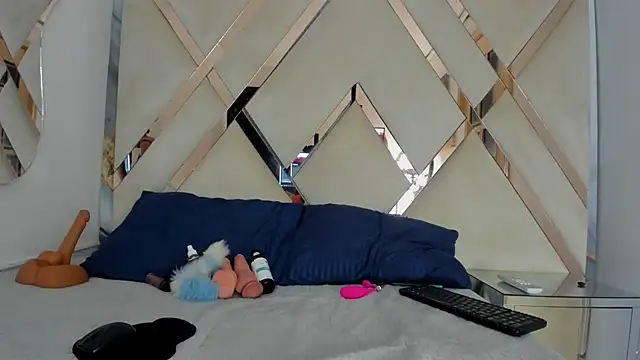 angelehtx2 online show from October 20, 2025, 12:27 pm