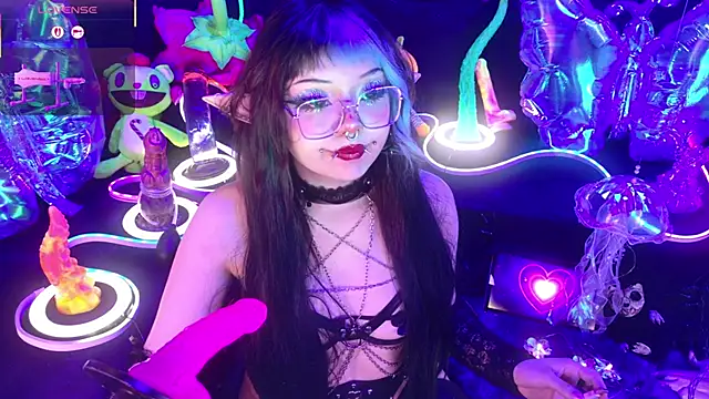 Snapshot of LaytonBox chatting on February 20, 2026, 2:41 pm LaytonBox online show from February 20, 2026, 2:41 pm