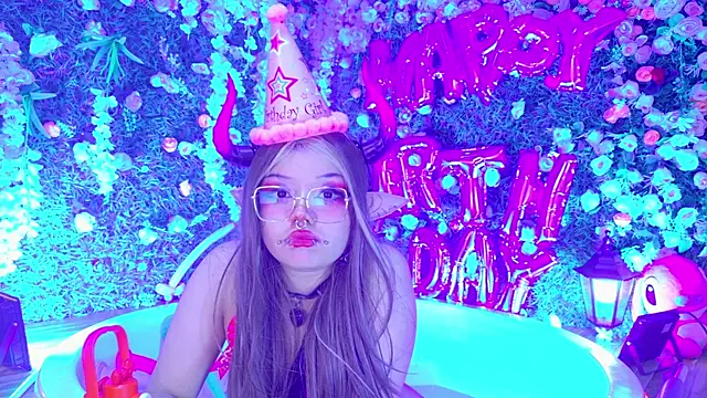 LaytonBox online show from November 24, 2025, 10:54 pm