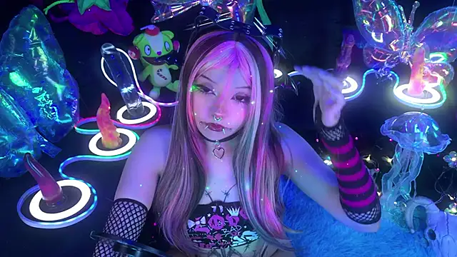 LaytonBox online show from April 13, 2026, 12:42 pm