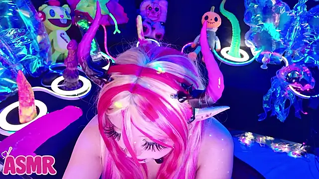 Snapshot of LaytonBox chatting on January 17, 2026, 1:04 pm LaytonBox online show from January 17, 2026, 1:04 pm