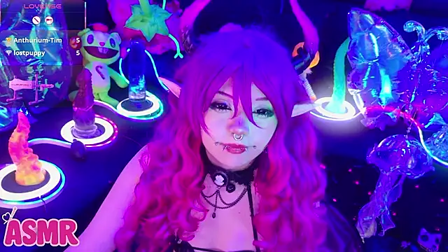 Snapshot of LaytonBox chatting on February 9, 2026, 1:20 pm LaytonBox online show from February 9, 2026, 1:20 pm