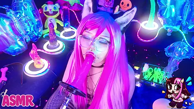 Snapshot of LaytonBox chatting on February 16, 2026, 1:43 pm LaytonBox online show from February 16, 2026, 1:43 pm