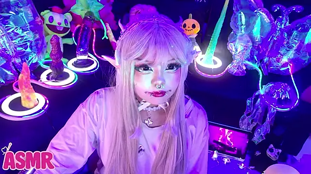 Snapshot of LaytonBox chatting on February 3, 2026, 1:49 pm LaytonBox online show from February 3, 2026, 1:49 pm