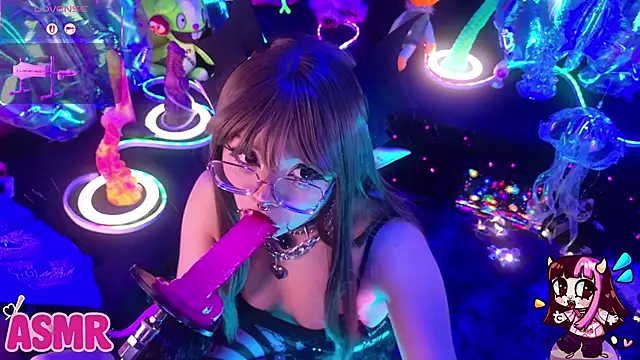 Snapshot of LaytonBox chatting on February 26, 2026, 2:50 pm LaytonBox online show from February 26, 2026, 2:50 pm