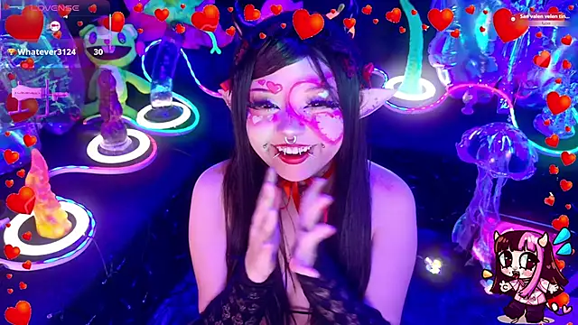 Snapshot of LaytonBox chatting on February 14, 2026, 2:28 pm LaytonBox online show from February 14, 2026, 2:28 pm