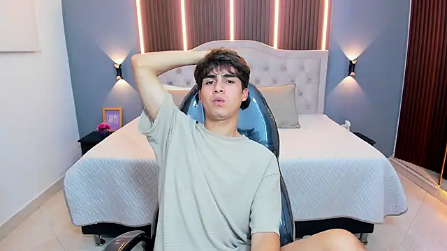 Snapshot of Tommy18__ chatting on February 3, 2026, 6:22 am Tommy18 online show from February 3, 2026, 6:22 am