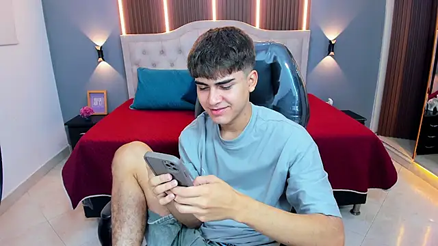 Snapshot of Tommy18__ chatting on February 10, 2026, 3:27 am Tommy18 online show from February 10, 2026, 3:27 am