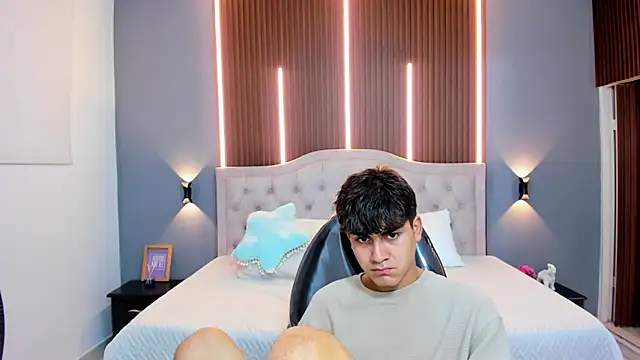 Tommy18   online show from October 22, 2025, 3:17 am