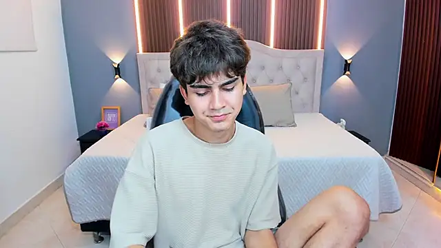 Snapshot of Tommy18__ chatting on February 3, 2026, 6:40 am Tommy18 online show from February 3, 2026, 6:40 am