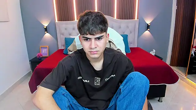 Snapshot of Tommy18__ chatting on February 13, 2026, 3:39 am Tommy18 online show from February 13, 2026, 3:39 am